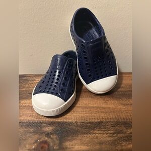 EUC Native Kids Baby Size 4 Navy Jefferson Regatta Blue & Shell White